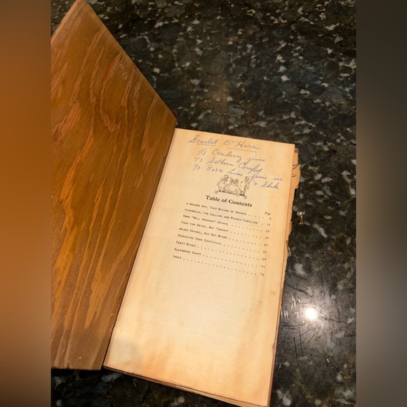 Vintage Wooden Recipe Book with Chefs Illustration - Picture 7 of 7